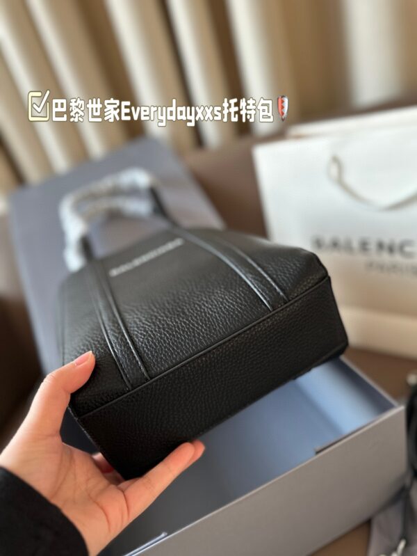 Everyday Tote - Image 8