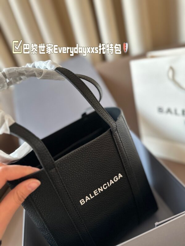 Everyday Tote - Image 7