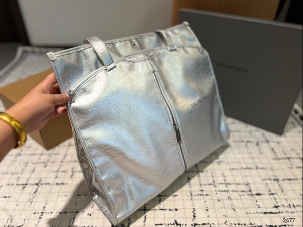 Everyday Tote - Image 7