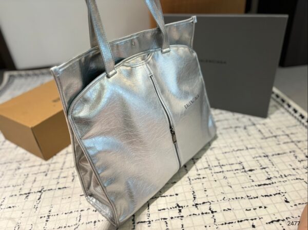 Everyday Tote - Image 6