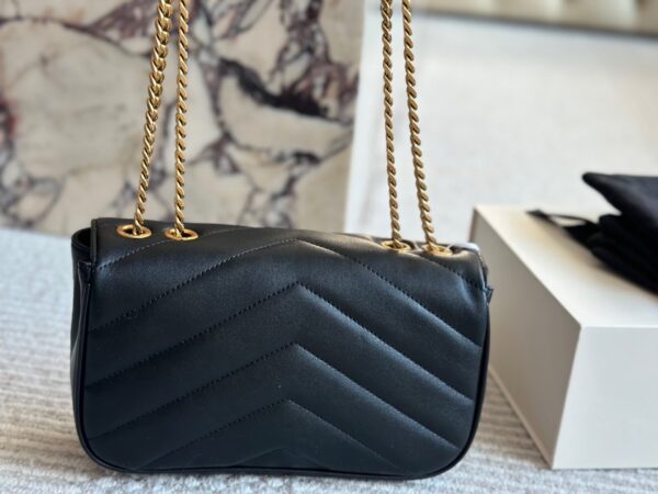 Loulou - Image 7
