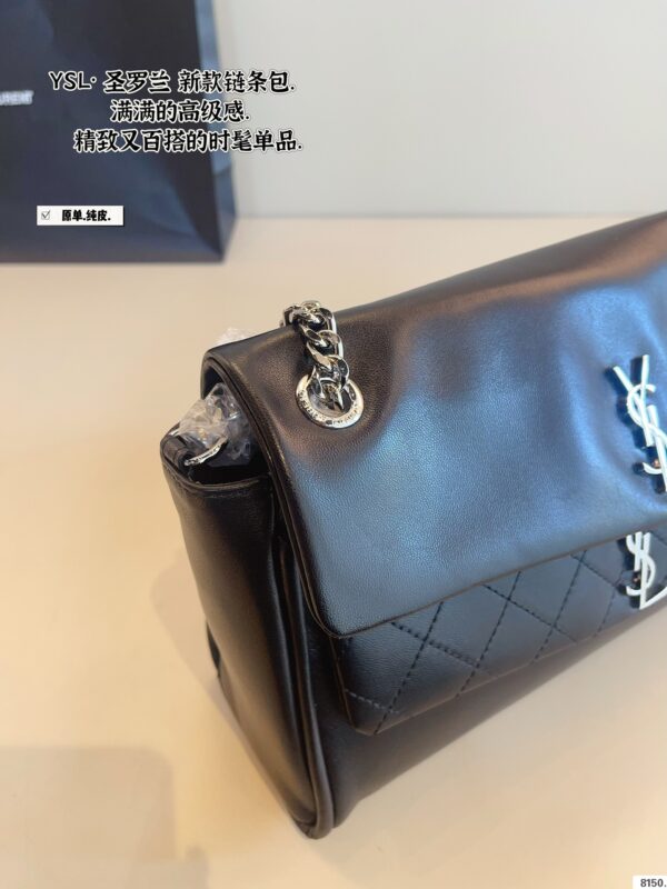 Loulou - Image 7