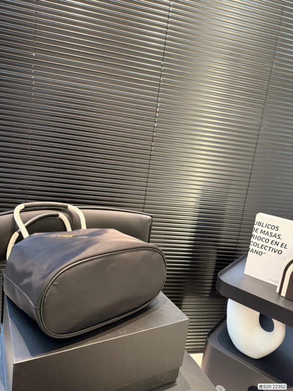 Double Tote - Image 8