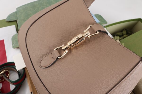 Jackie - Image 7