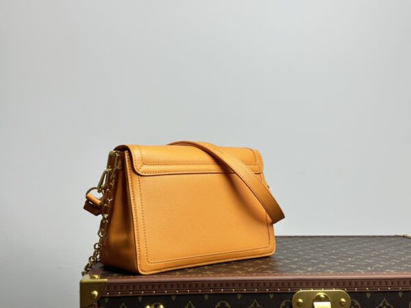 Dauphine - Image 3