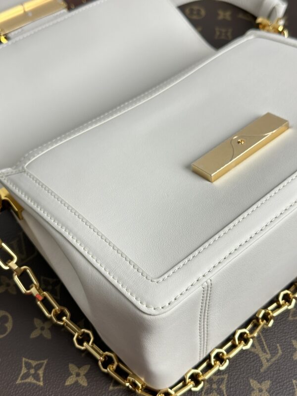 Dauphine - Image 4
