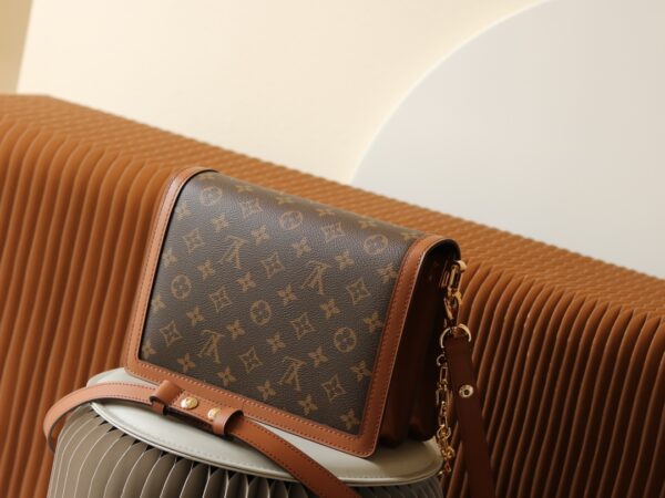 Dauphine - Image 3