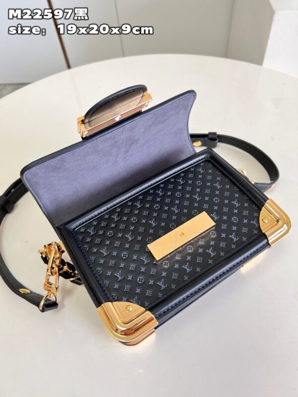 Dauphine - Image 7
