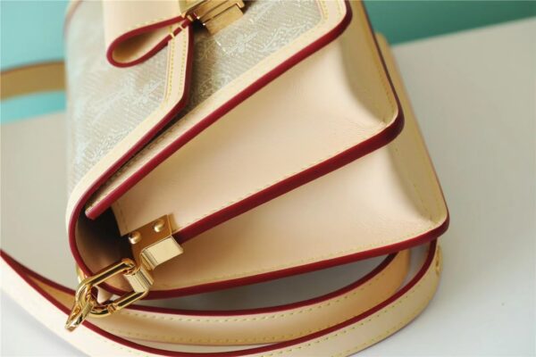 Dauphine - Image 3