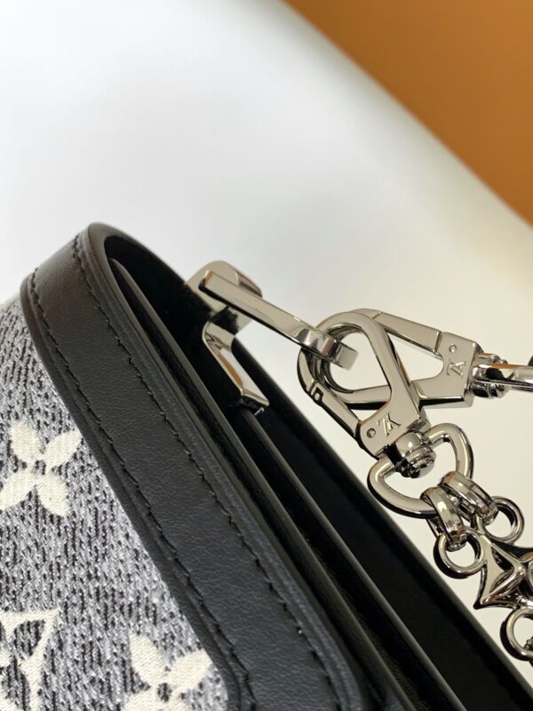 Dauphine - Image 4
