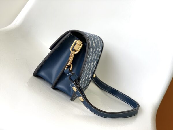 Dauphine - Image 2