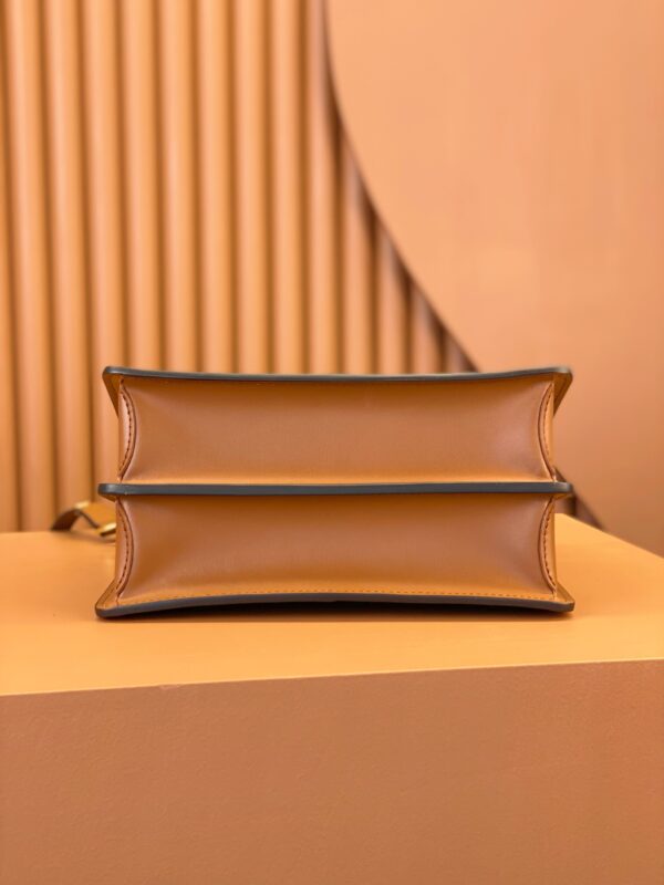 Dauphine - Image 7