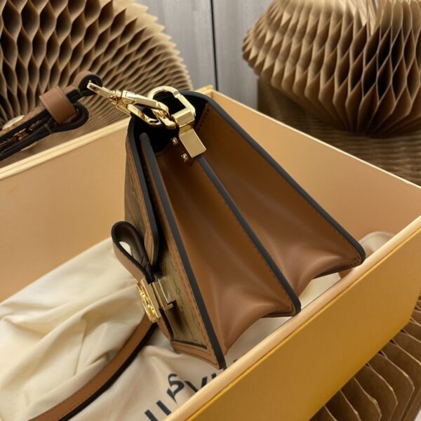 Dauphine - Image 2