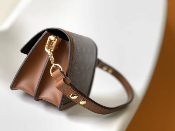 Dauphine - Image 2