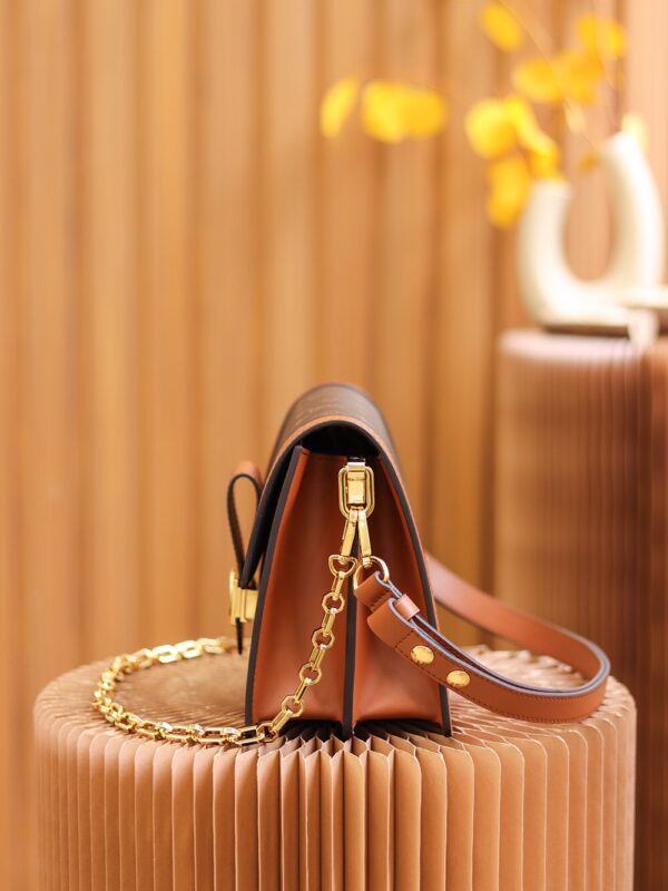 Dauphine - Image 3