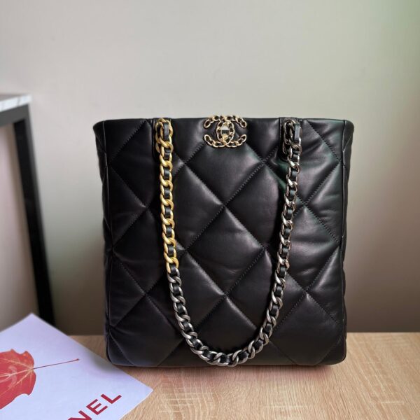 2223 Fall/Winter Collection Black Lambskin 37CM