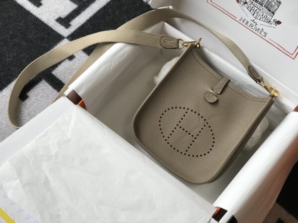 Evelyne - Image 3