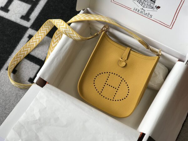 Evelyne - Image 3