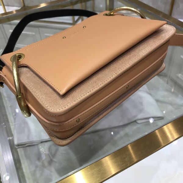Faye - Image 6