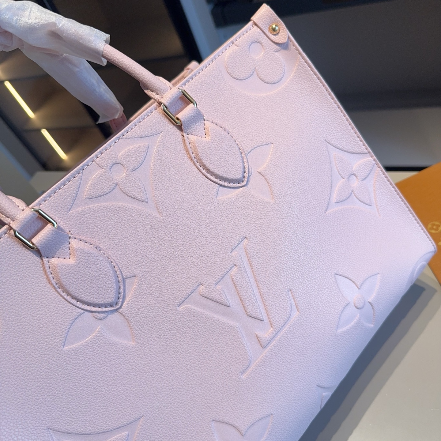 LV OnTheGo Tote in Sakura Pink Embossed Leather – Small & Medium Sizes 25CM/34CM - Image 5
