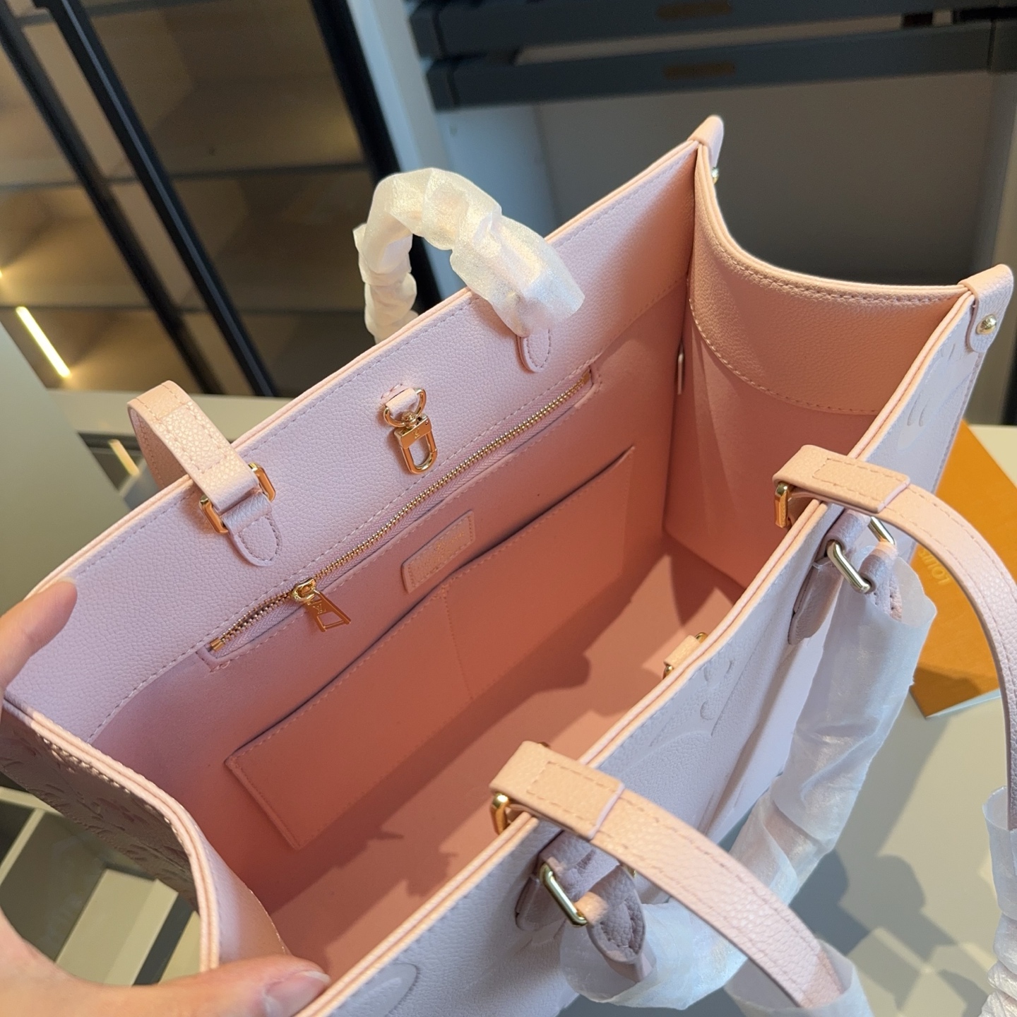LV OnTheGo Tote in Sakura Pink Embossed Leather – Small & Medium Sizes 25CM/34CM - Image 9