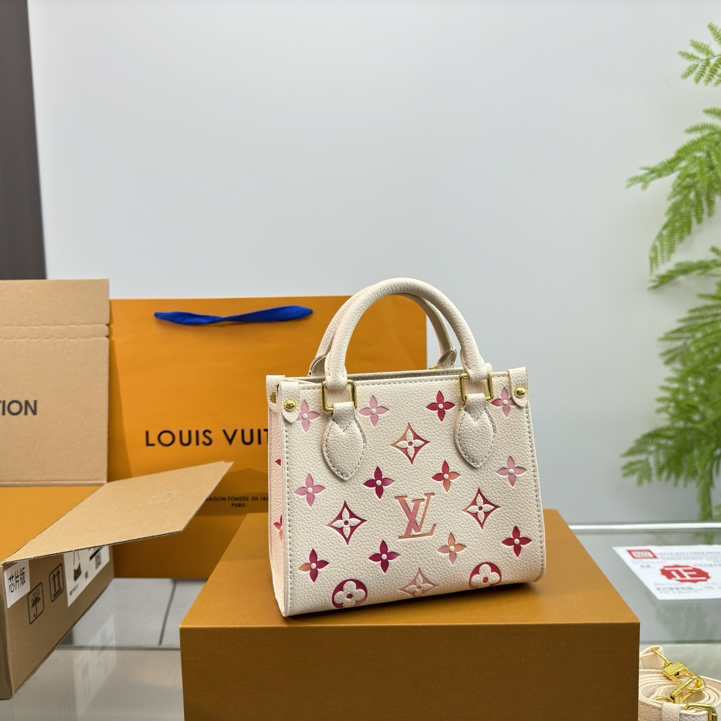 Mini Jungle Tote Bag in Monogram Leather – 18cm Small Handbag - Image 5