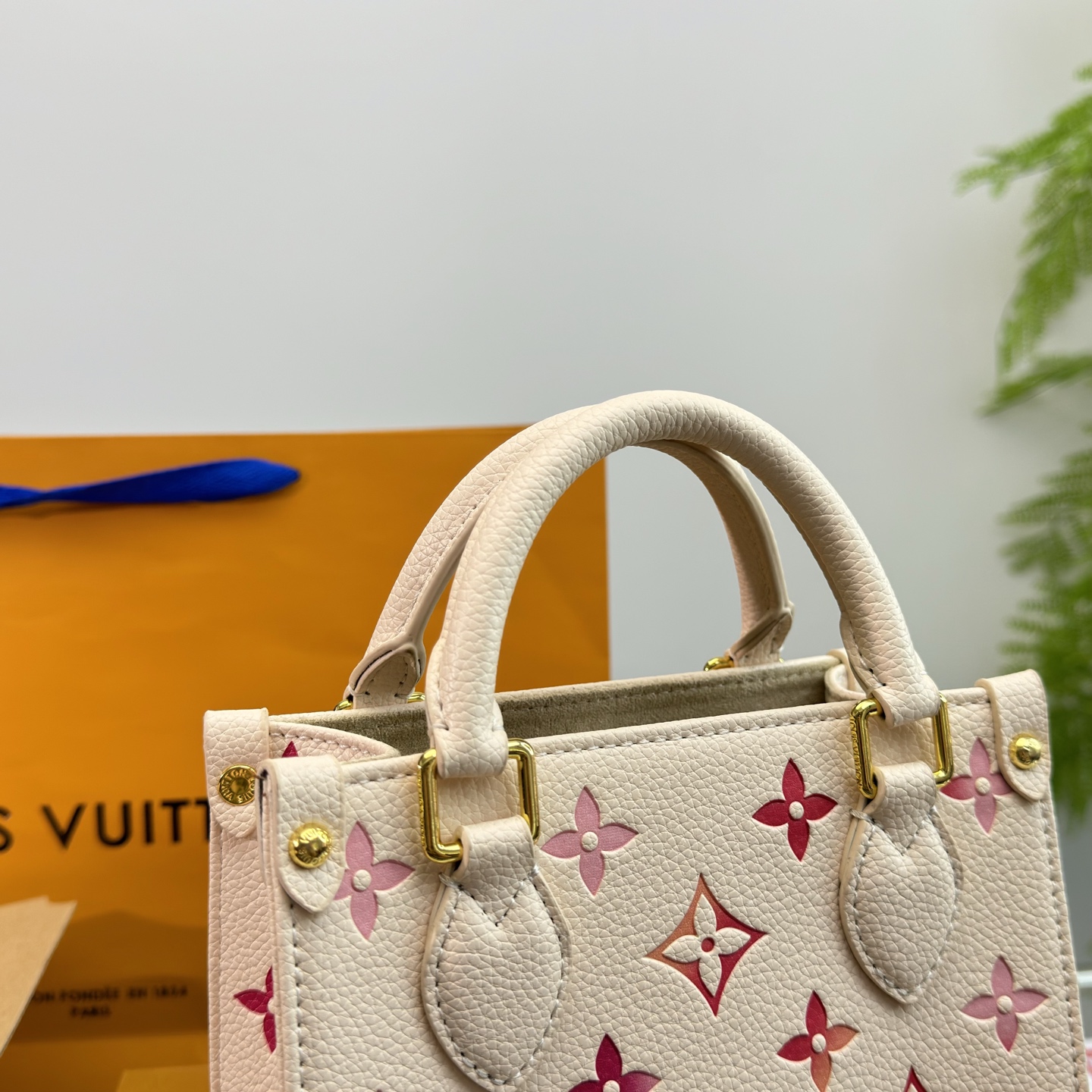 Mini Jungle Tote Bag in Monogram Leather – 18cm Small Handbag - Image 6