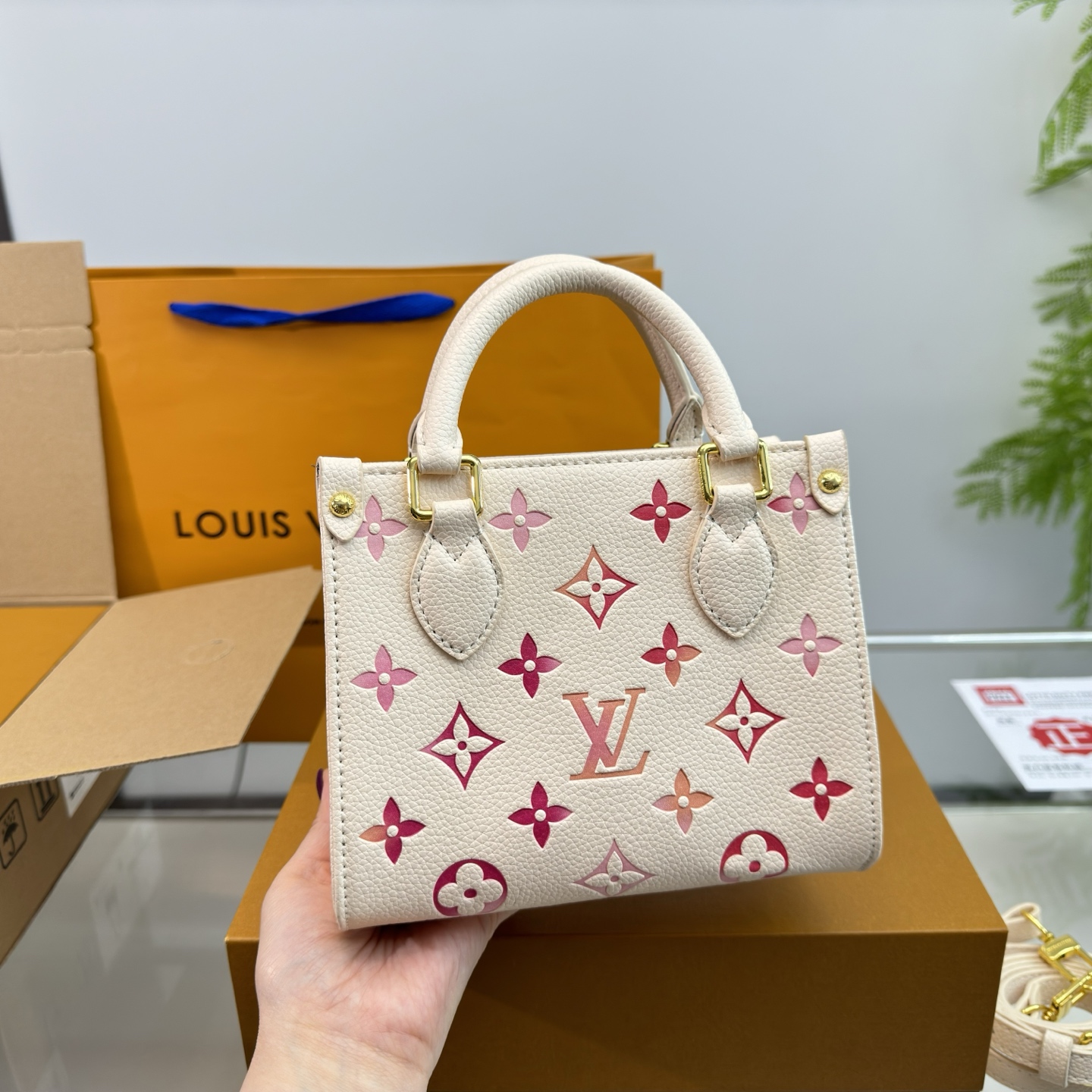 Mini Jungle Tote Bag in Monogram Leather – 18cm Small Handbag - Image 8