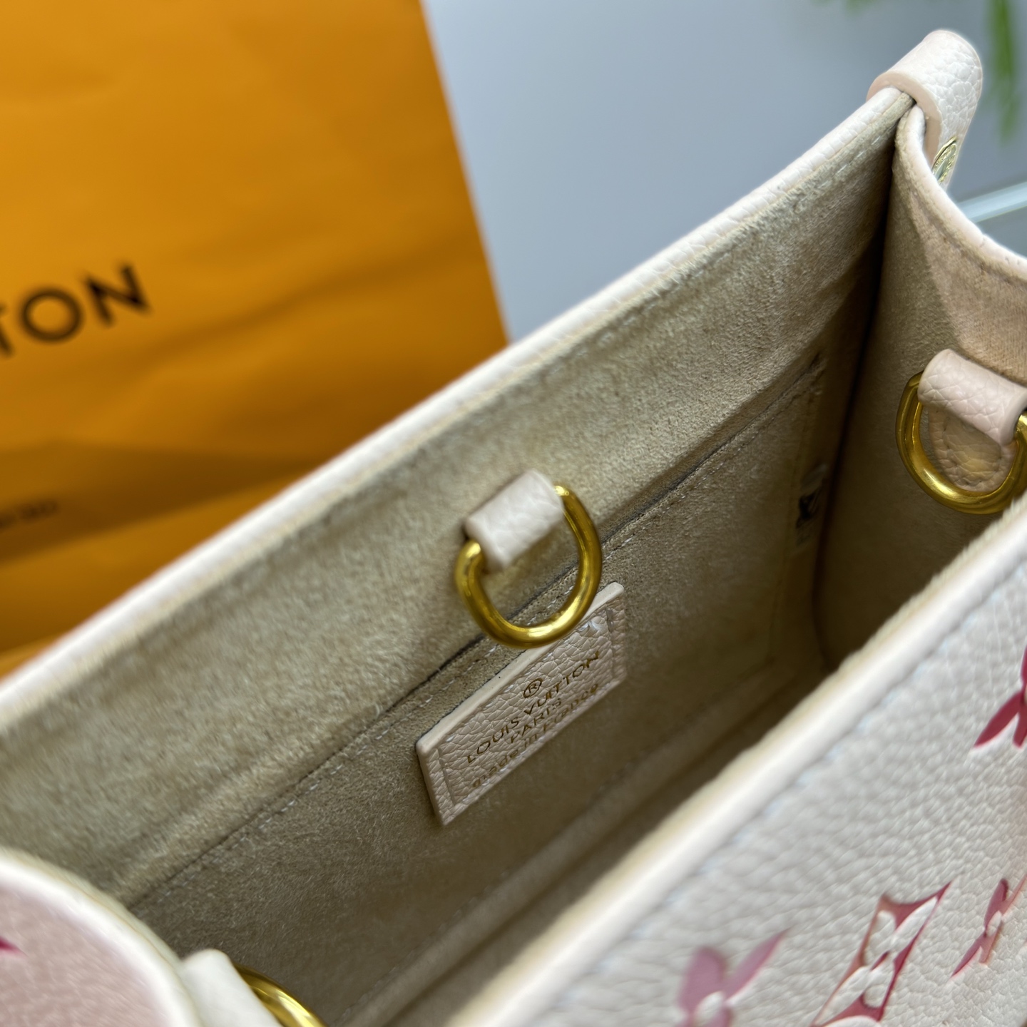 Mini Jungle Tote Bag in Monogram Leather – 18cm Small Handbag - Image 9