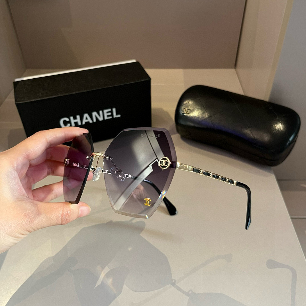 Chanel Oversized Rimless Sunglasses with Braided Chain Temples – 2024 Chic Edition - Image 4
