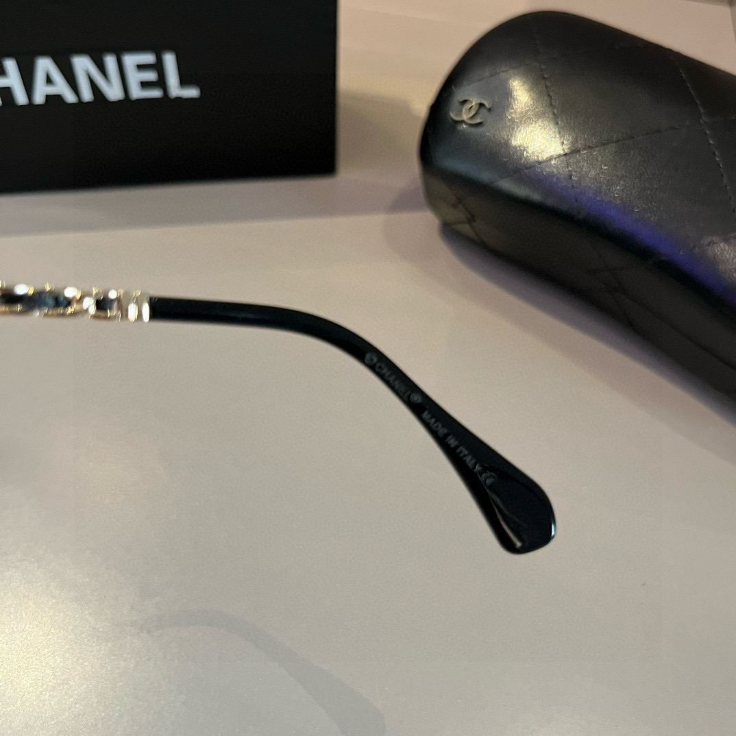 Chanel Oversized Rimless Sunglasses with Braided Chain Temples – 2024 Chic Edition - Image 9
