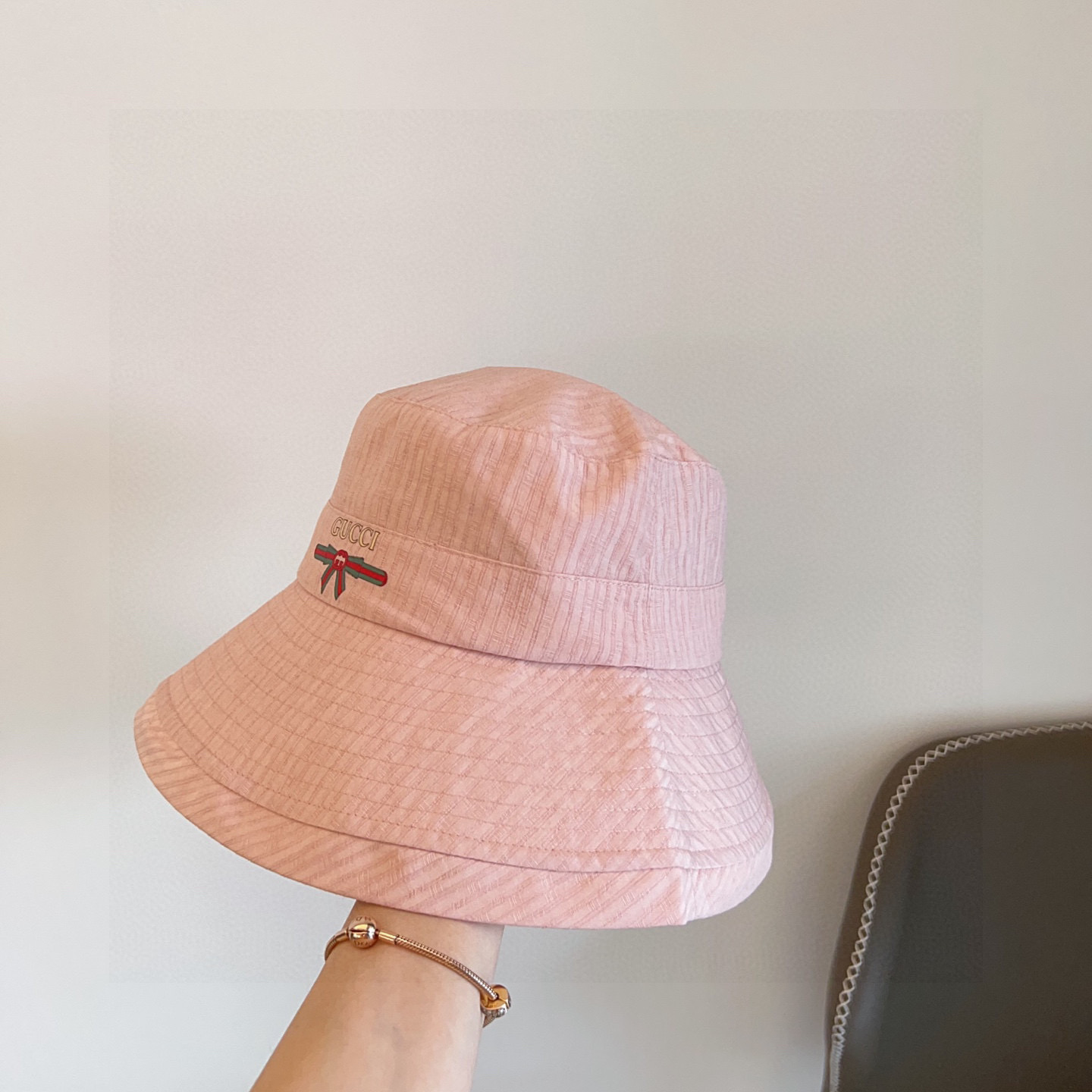 Gucci 2025 Peach-Pink Wide-Brim Linen Bucket Hat – Foldable Sun Hat for Travel - Image 5