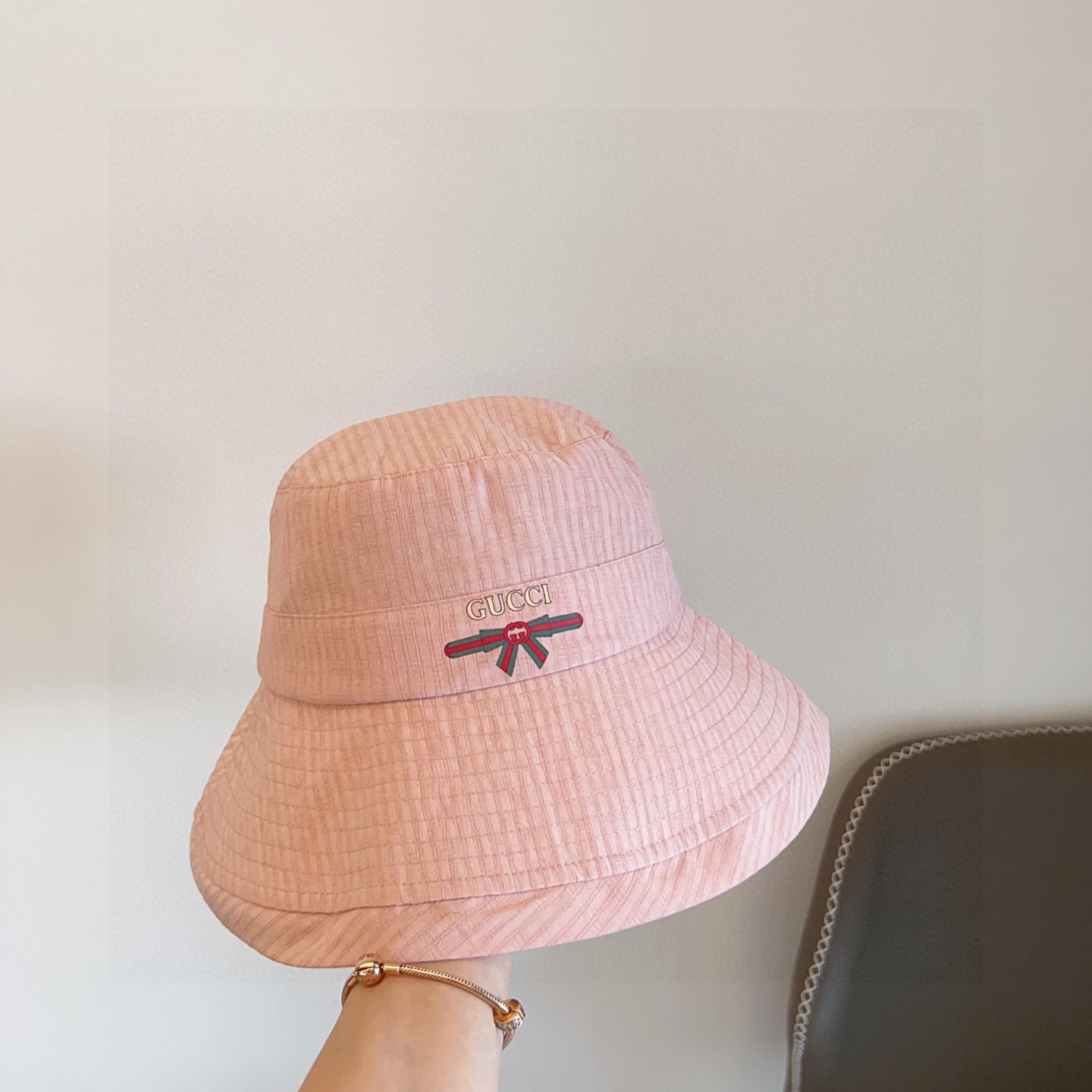 Gucci 2025 Peach-Pink Wide-Brim Linen Bucket Hat – Foldable Sun Hat for Travel - Image 6