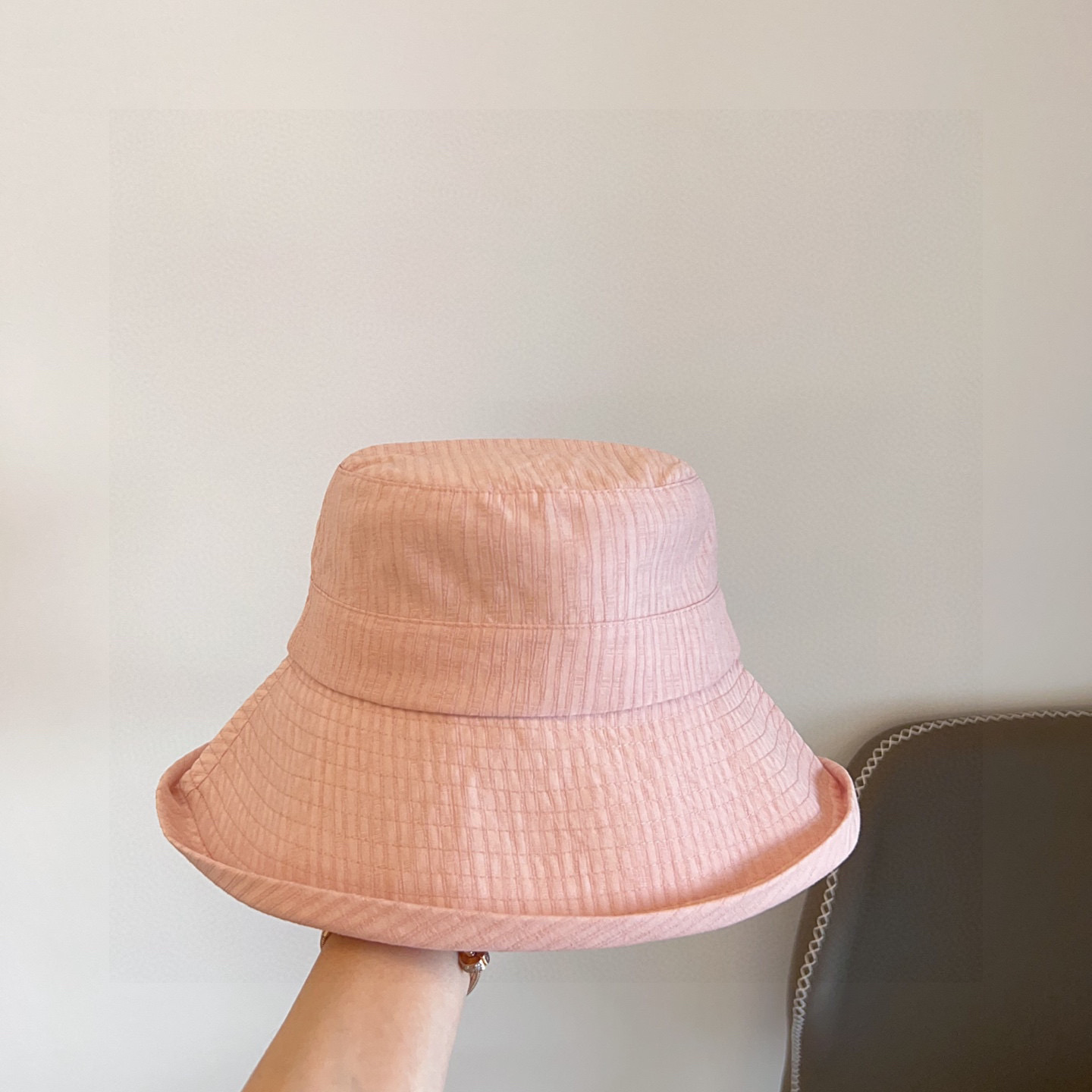 Gucci 2025 Peach-Pink Wide-Brim Linen Bucket Hat – Foldable Sun Hat for Travel - Image 7