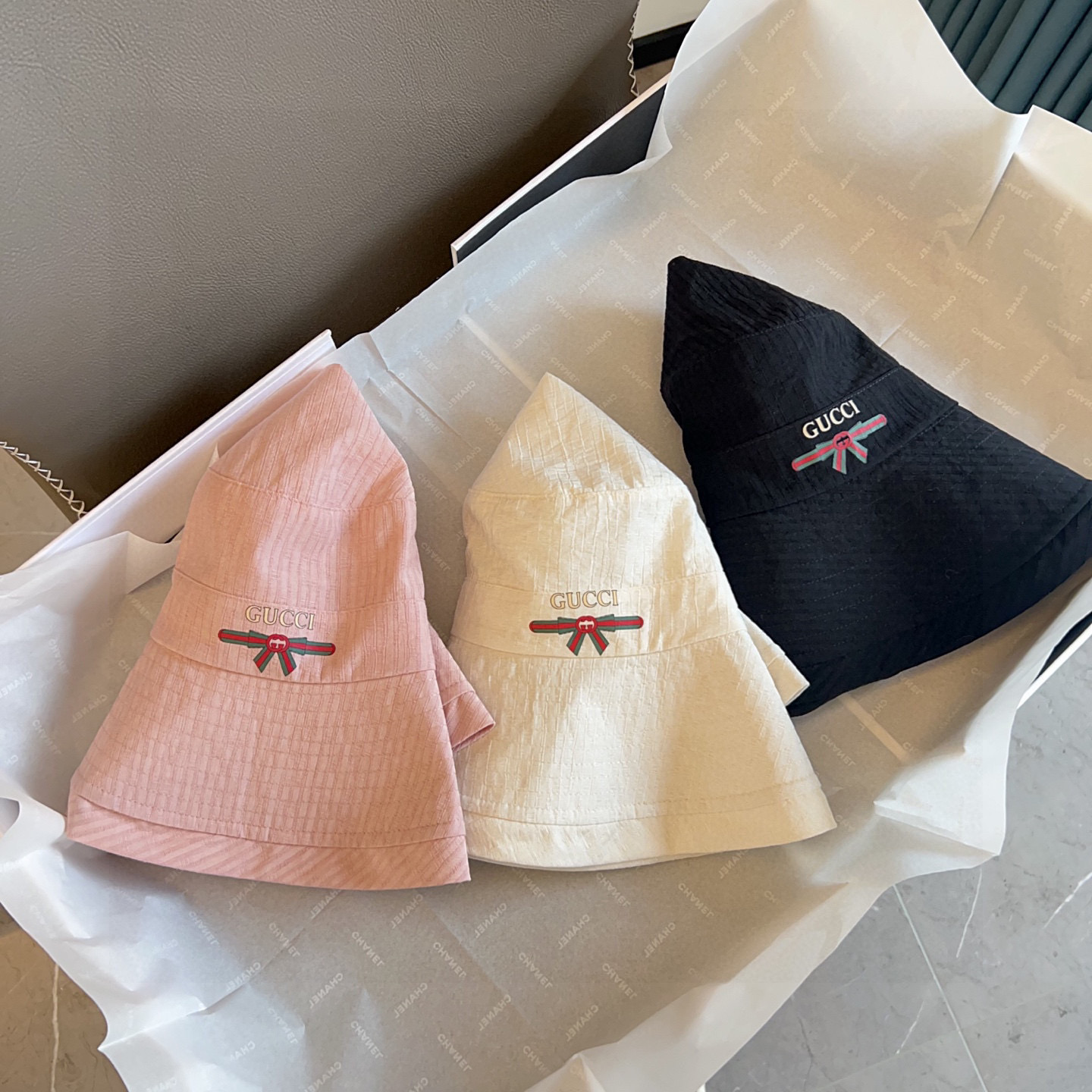 Gucci 2025 Peach-Pink Wide-Brim Linen Bucket Hat – Foldable Sun Hat for Travel - Image 9