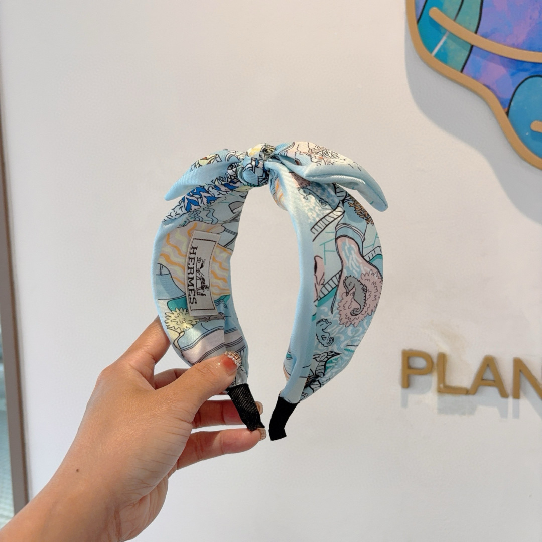 HERMÈS Blue Silk Bow Headband · Scenic Toile Print with Luxury Twill Finish - Image 3