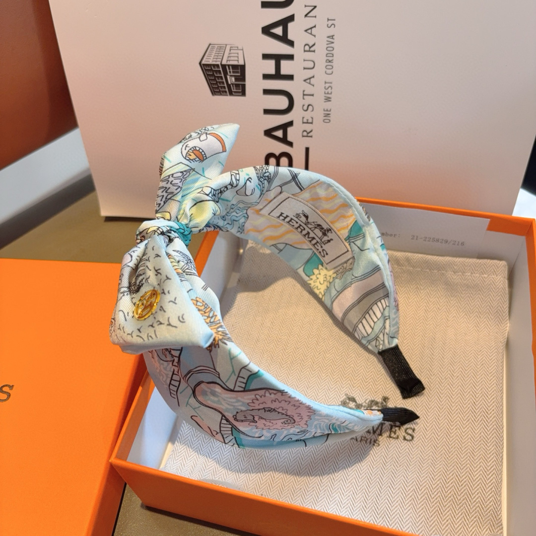 HERMÈS Blue Silk Bow Headband · Scenic Toile Print with Luxury Twill Finish - Image 6