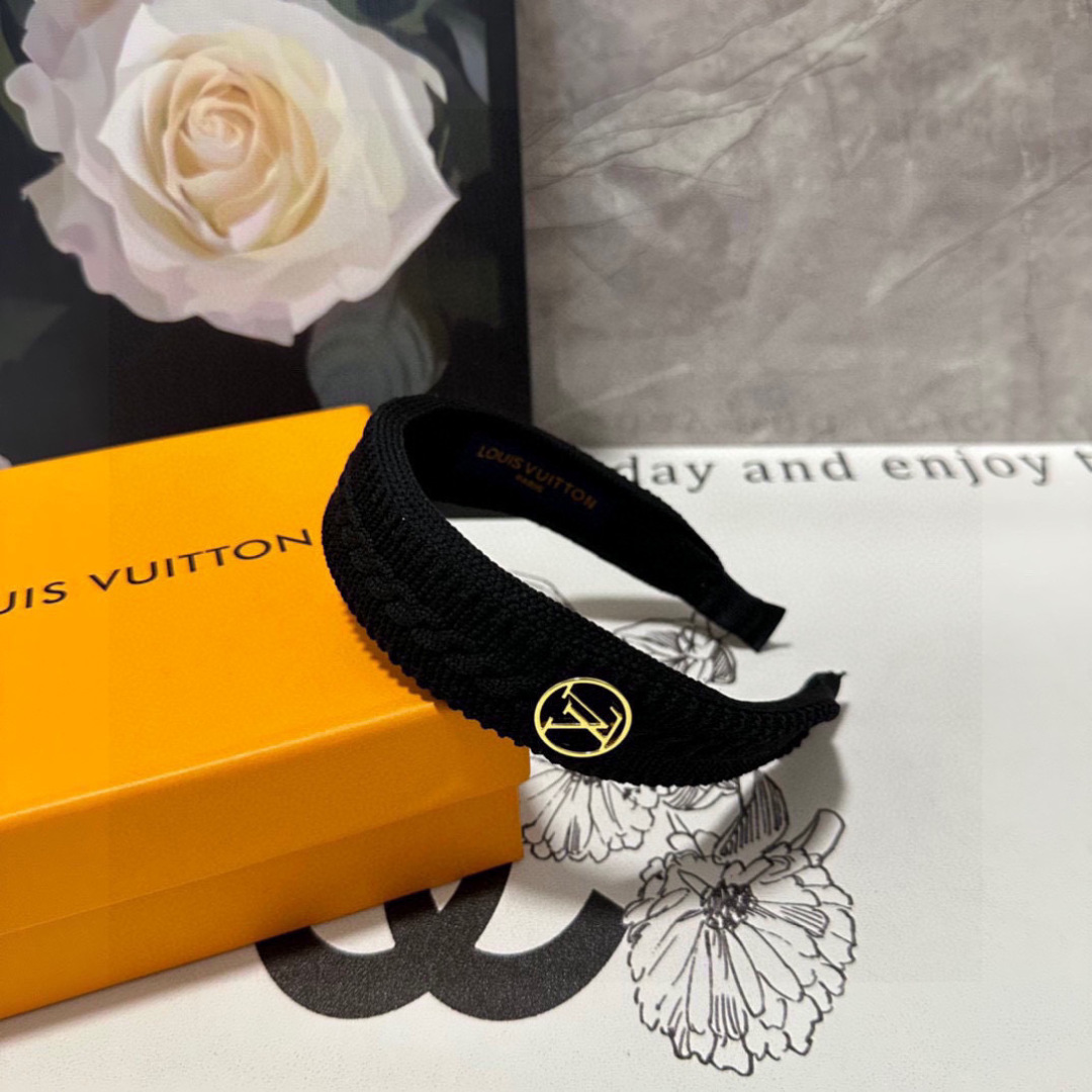 Black Braided Textured Headband – LV-Inspired Emblem in Matte Elegance - Image 3
