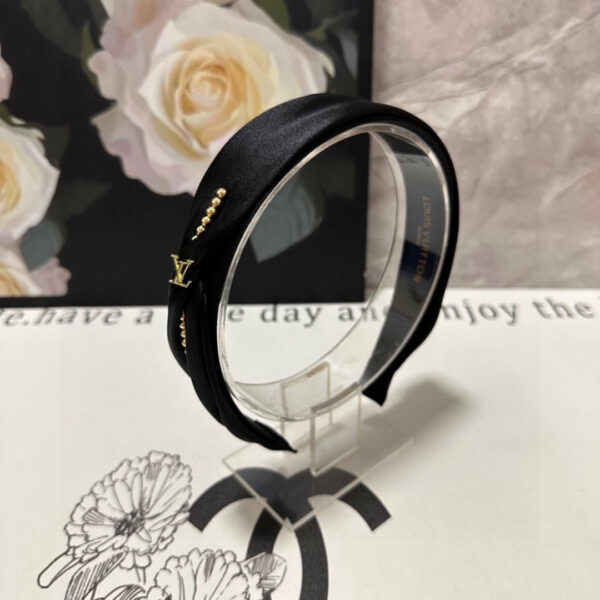 Black Satin Headband with Gold LV-Inspired Detail – Timeless Elegance for Day-to-Evening Style