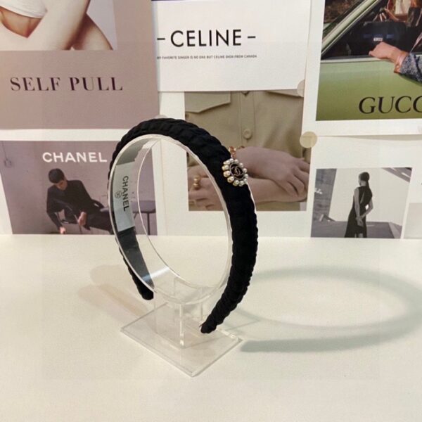 Black Braided Velvet Headband – Pearl Accent in Classic French Style
