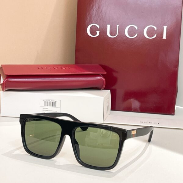 Gucci Oversized Square Sunglasses · Retro-Inspired Acetate Frame with Signature Detail