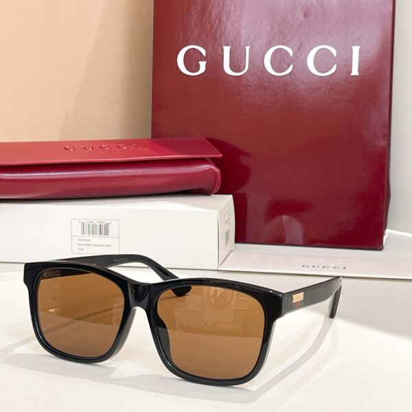 Gucci Classic Square Sunglasses for Men & Women · Italian Acetate Frame with Signature Stripe Logo