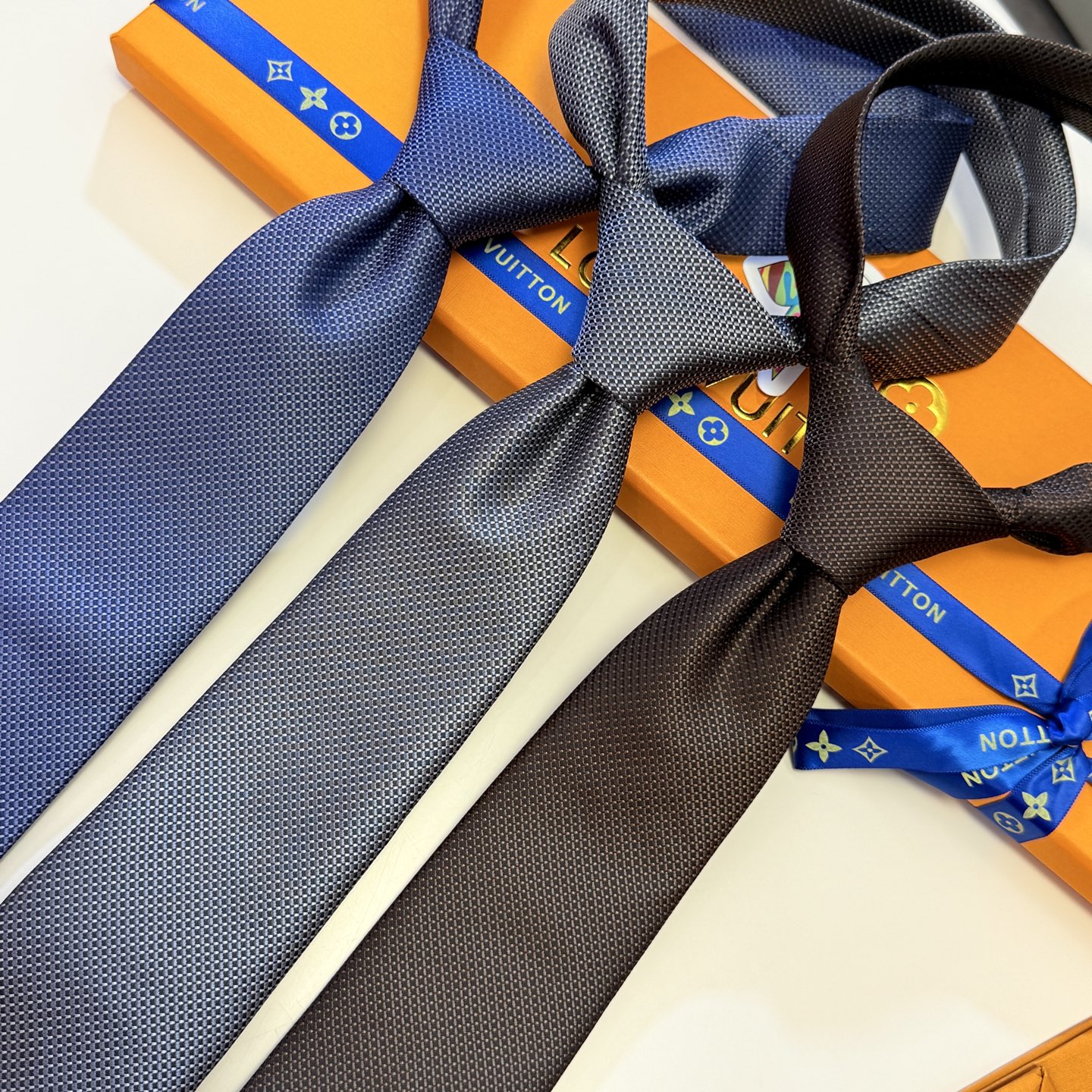Luxury Woven Silk Tie with Subtle LV Monogram – Business Elegance Redefined - Image 10