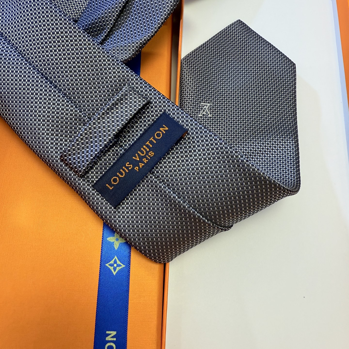 Luxury Woven Silk Tie with Subtle LV Monogram – Business Elegance Redefined - Image 7