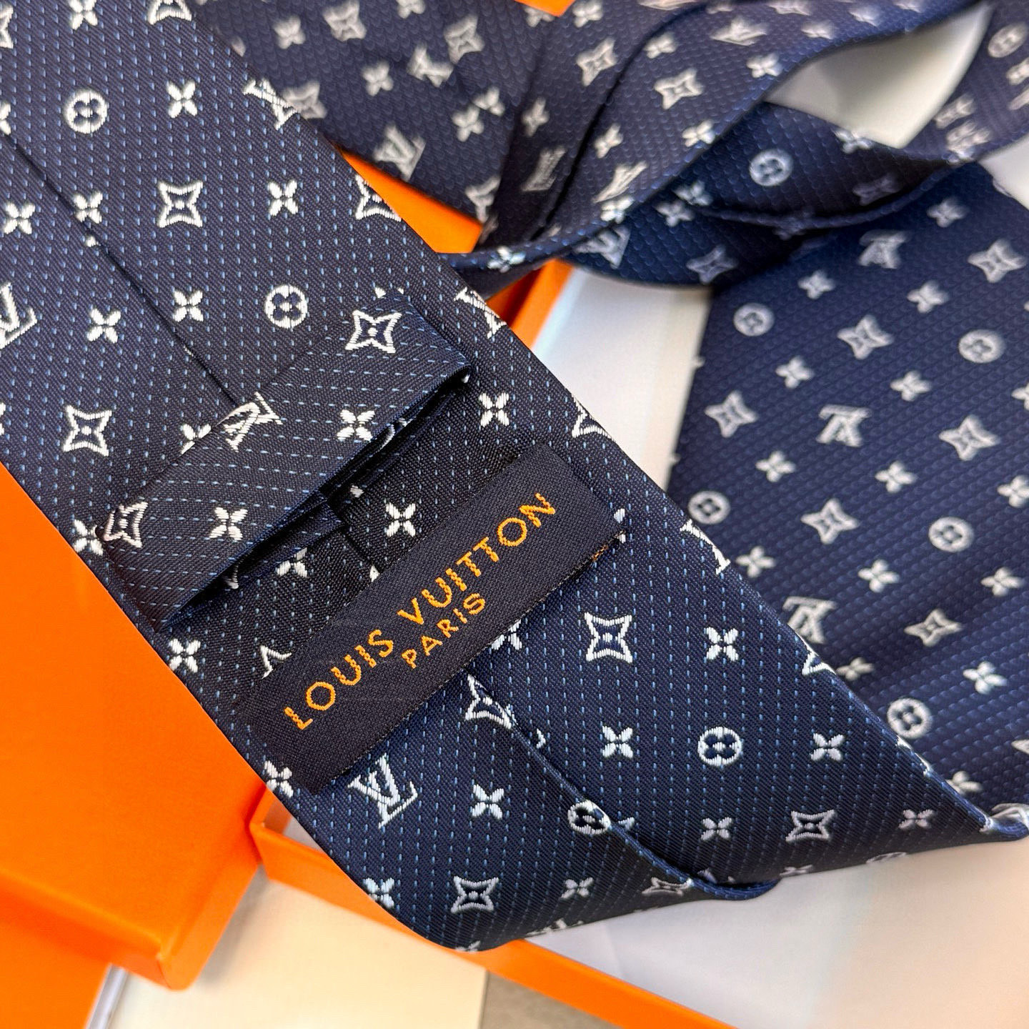 Louis Vuitton Navy Blue Silk Tie with White Monogram Jacquard Pattern - Image 7