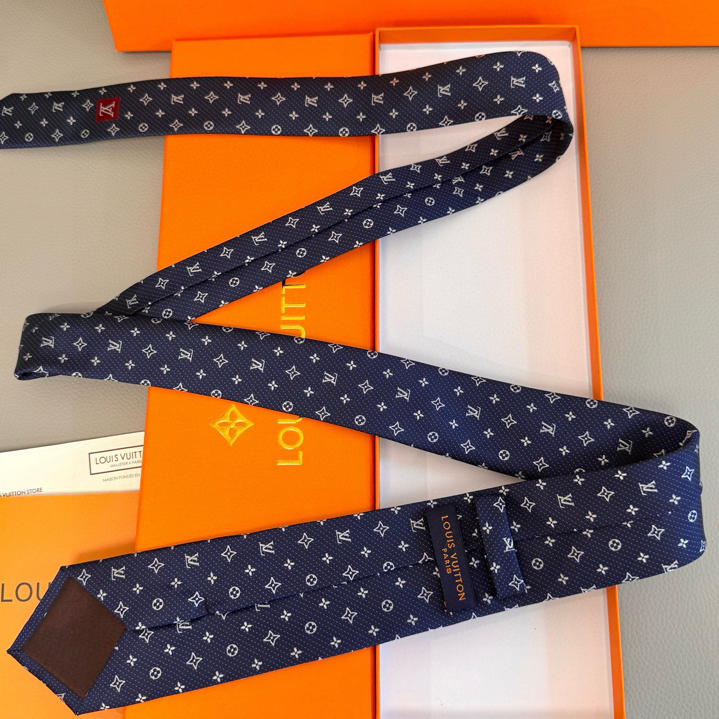 Louis Vuitton Navy Blue Silk Tie with White Monogram Jacquard Pattern - Image 8
