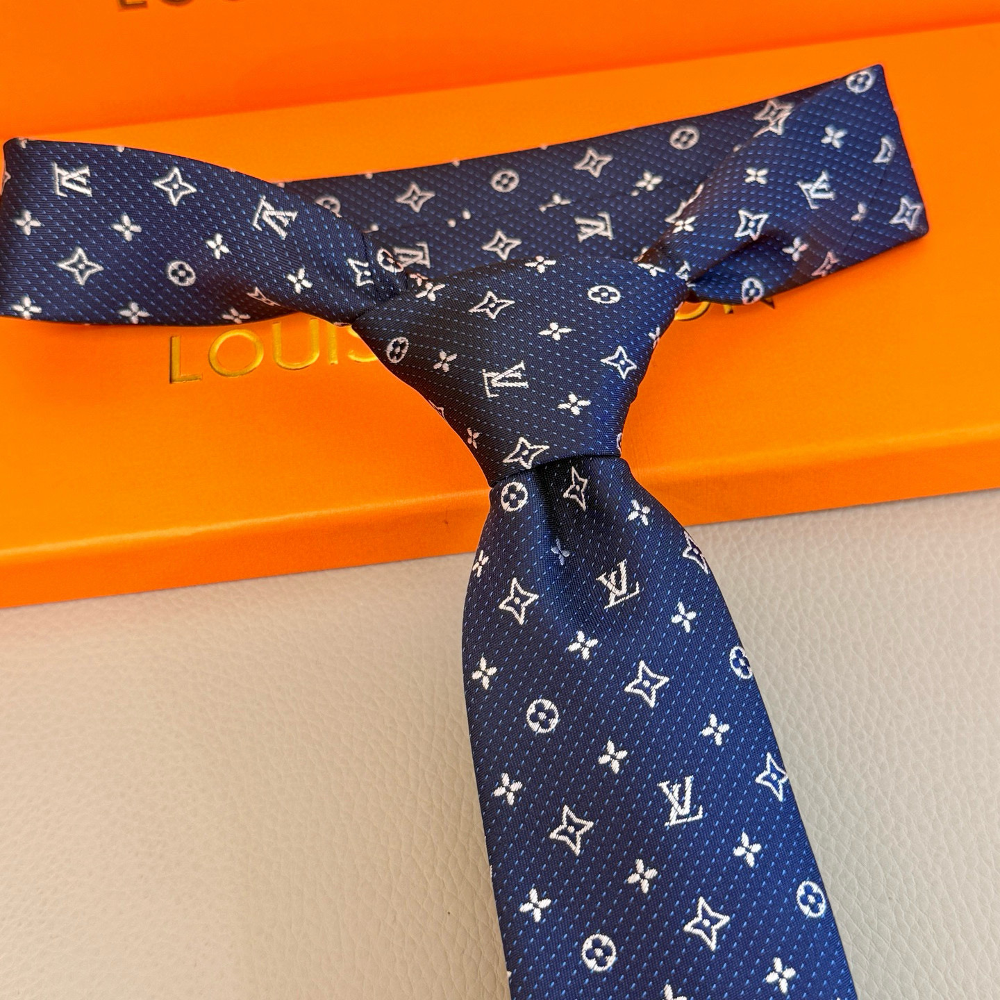 Louis Vuitton Navy Blue Silk Tie with White Monogram Jacquard Pattern - Image 9