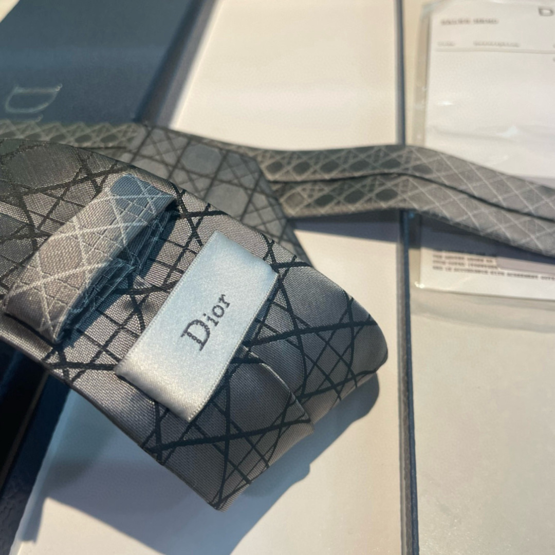 Dior Grey Silk Tie with Signature Cannage Lattice Motif - Image 6