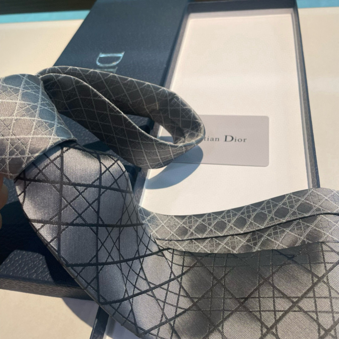 Dior Grey Silk Tie with Signature Cannage Lattice Motif - Image 7