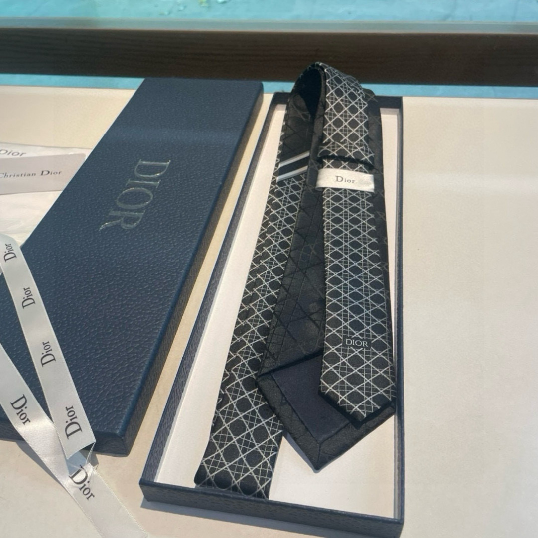 Dior Black Cannage Silk Tie with Tonal Geometric Pattern - Image 4